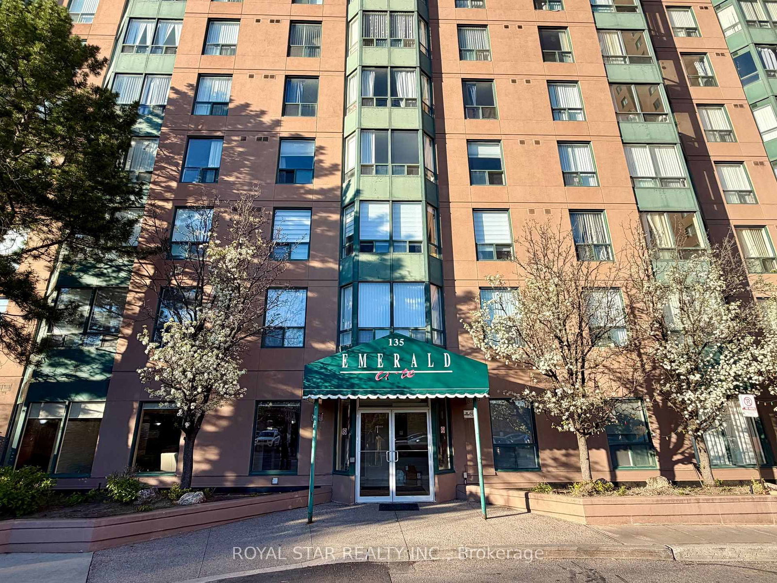 135 Hillcrest Avenue, Unit 303 - Photo 2