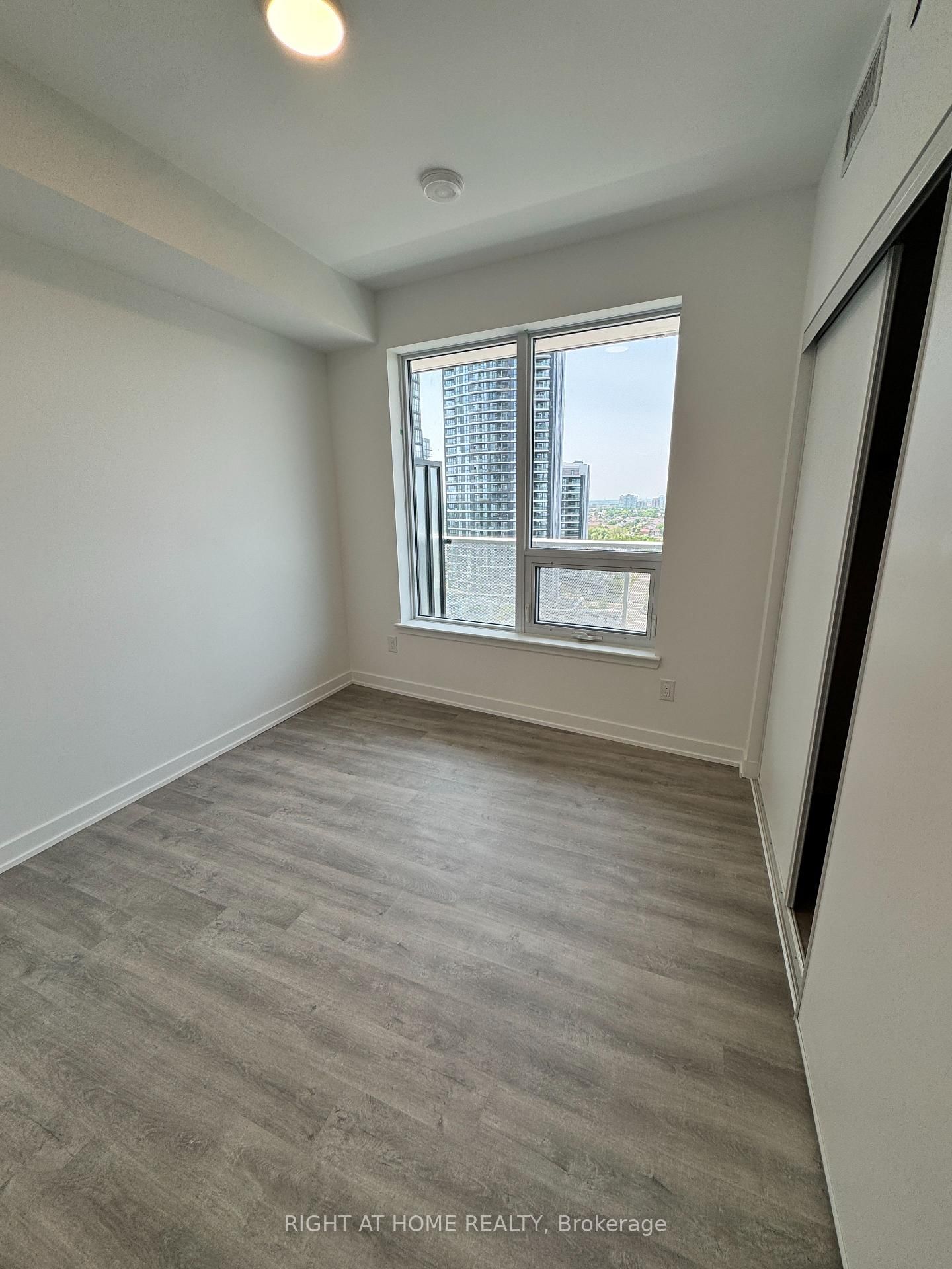 5105 Hurontario Street, Unit 1208 - Photo 12