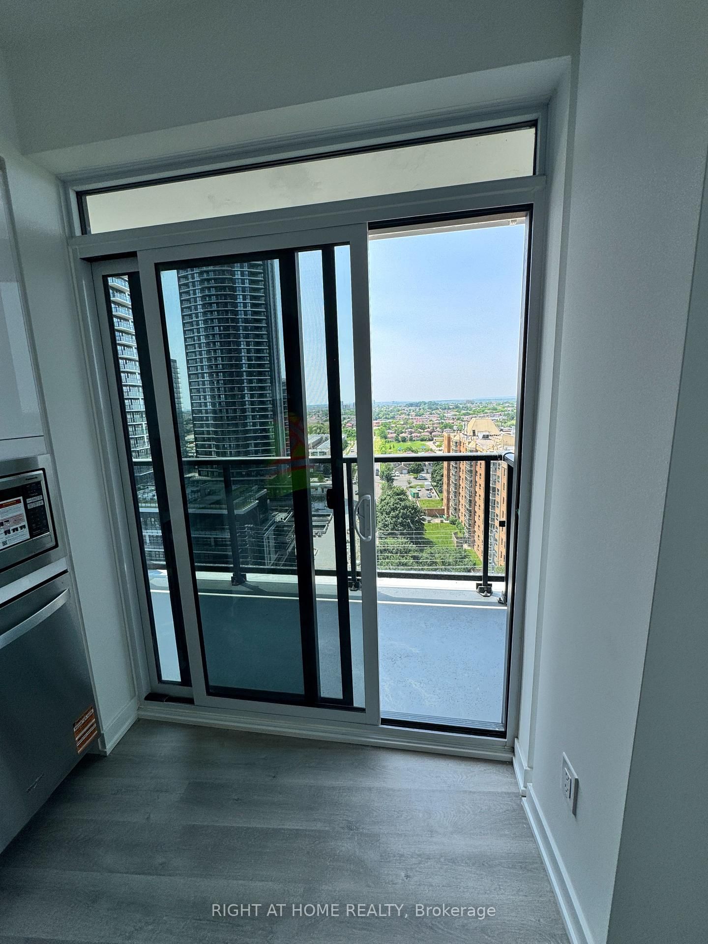 5105 Hurontario Street, Unit 1208 - Photo 18