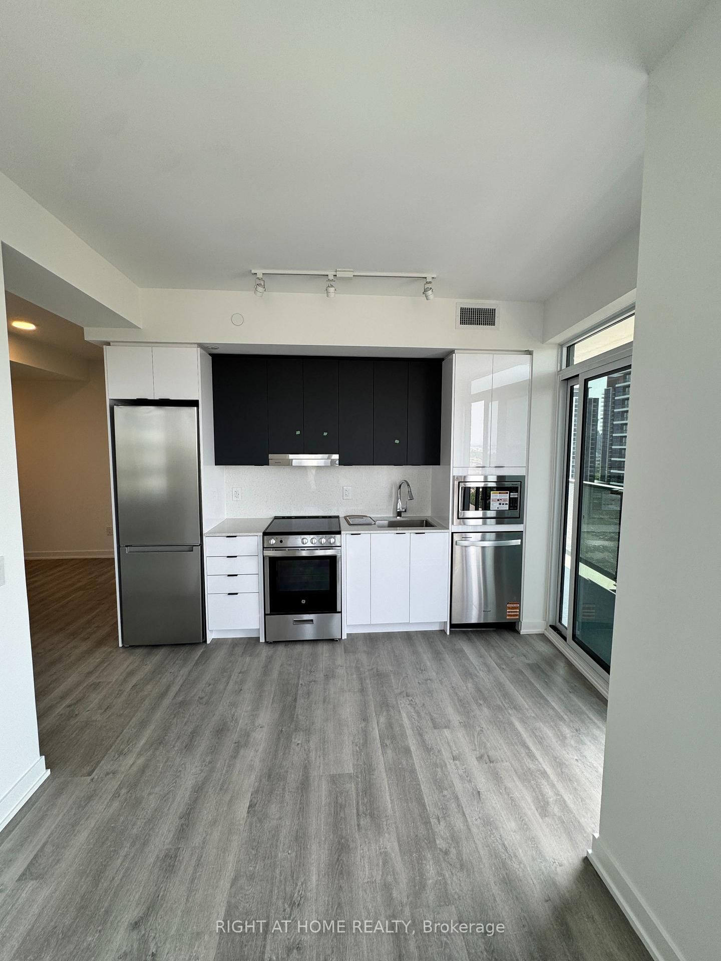 5105 Hurontario Street, Unit 1208 - Photo 20