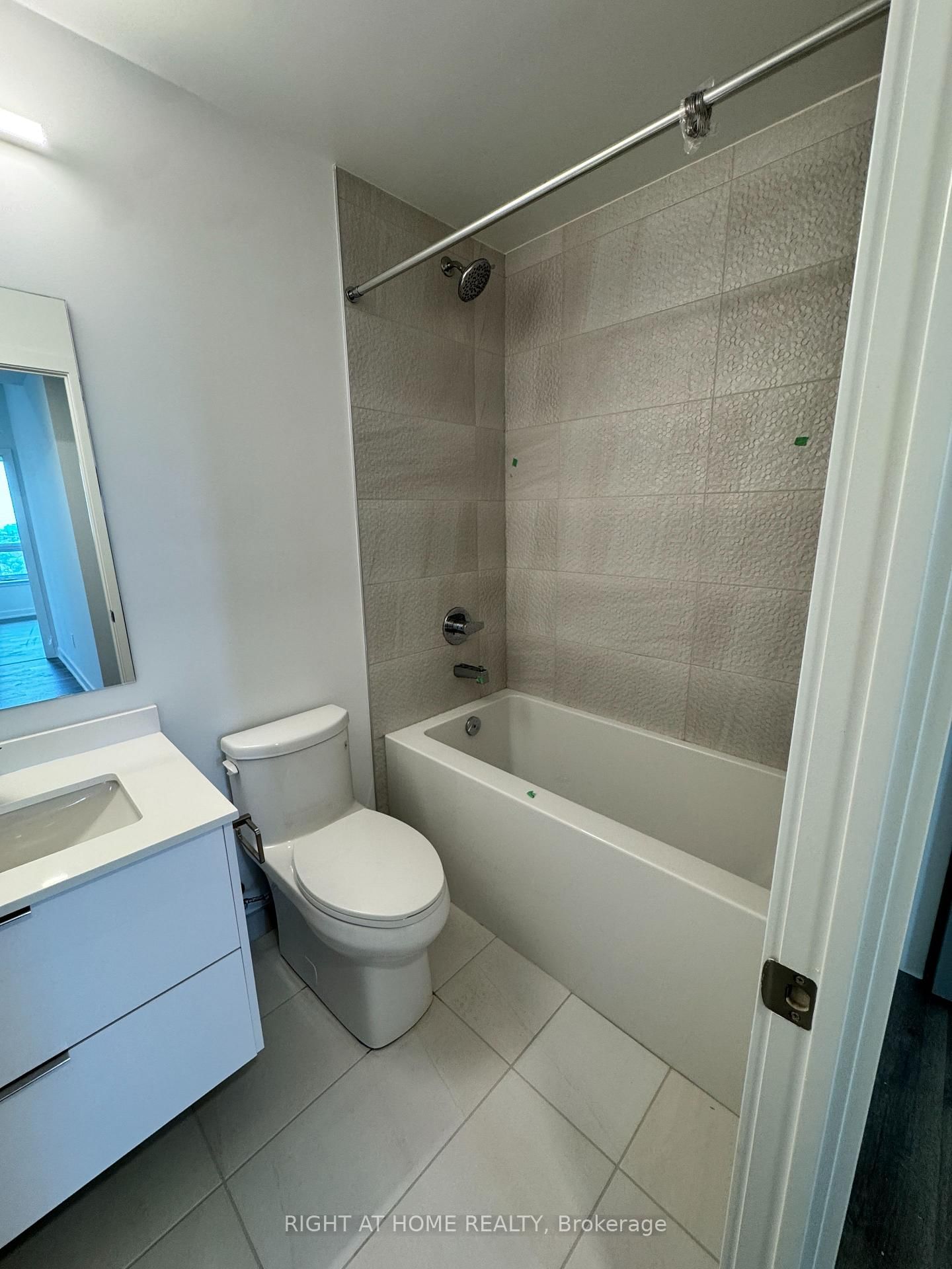 5105 Hurontario Street, Unit 1208 - Photo 9