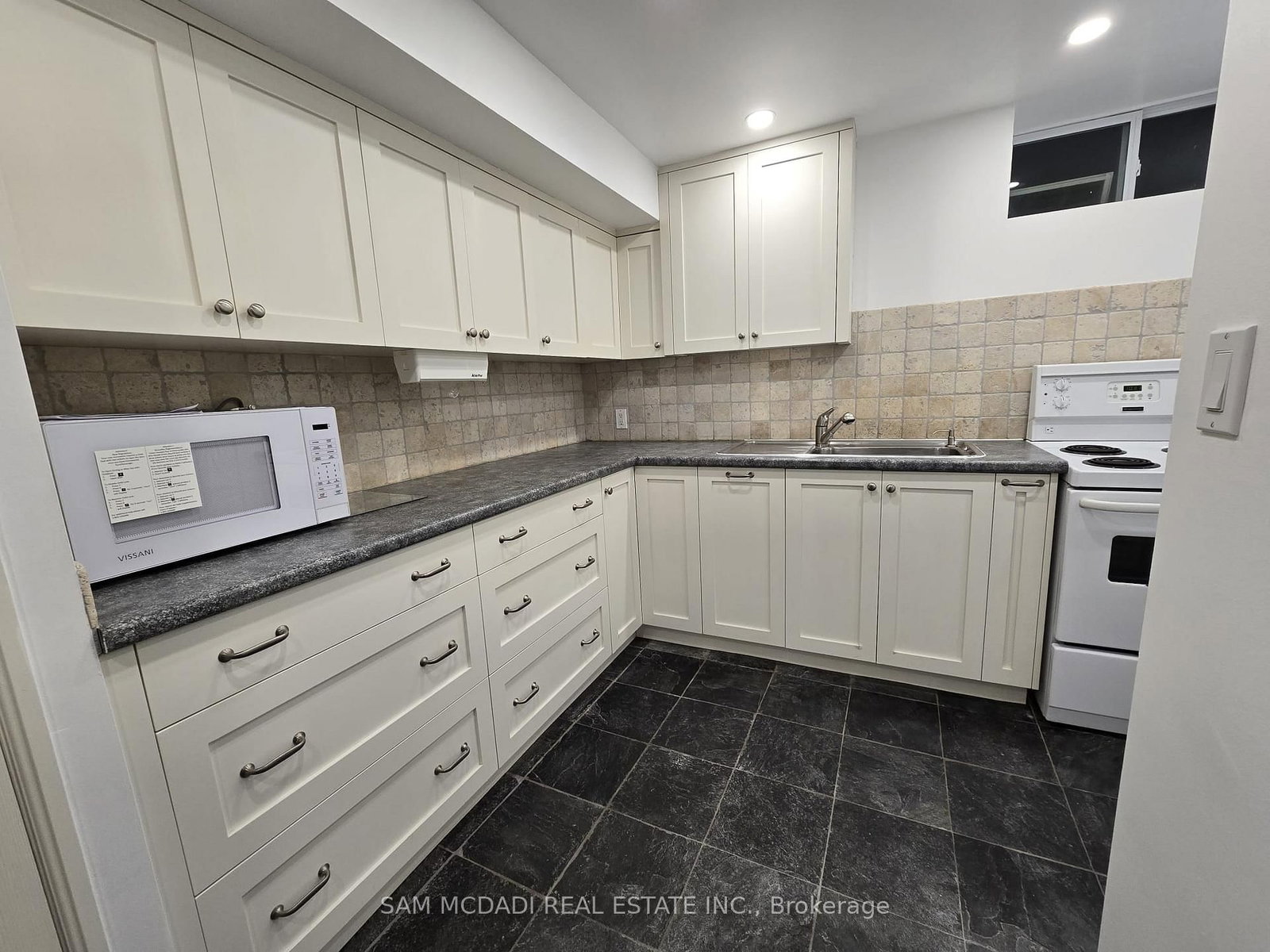 2588 Lundigan Drive, Unit Bsmt - Photo 19