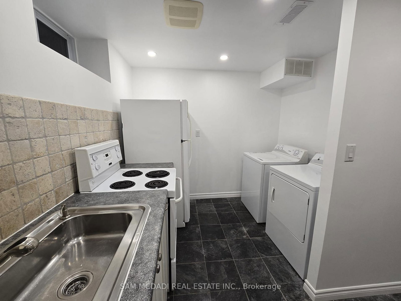 2588 Lundigan Drive, Unit Bsmt - Photo 23
