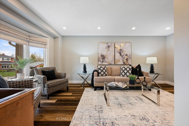 240 Oakwood Crescent