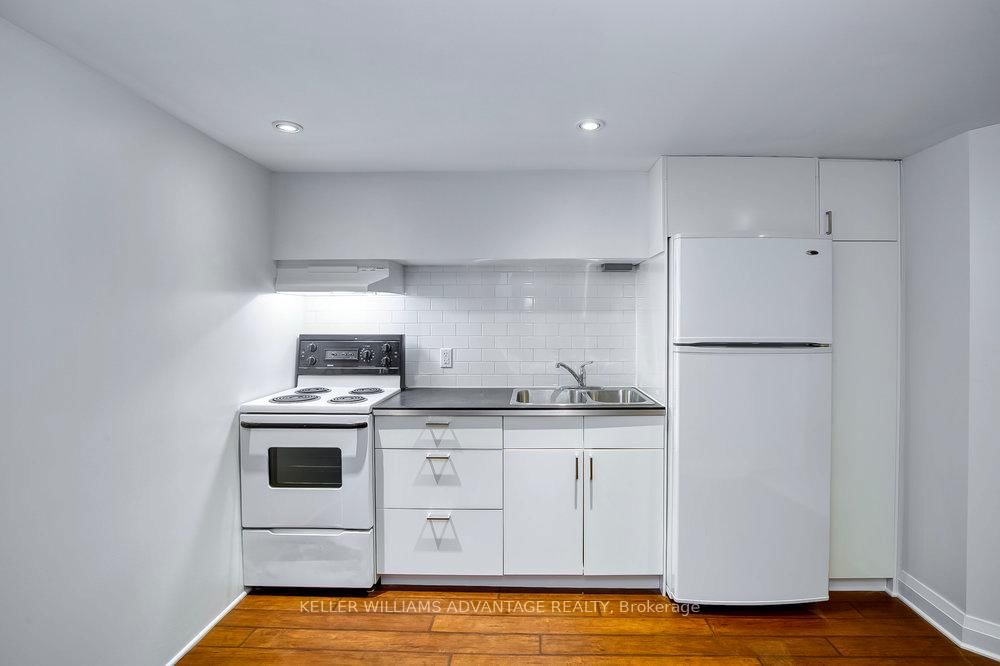 325 Perth Avenue, Unit Lower - Photo 11
