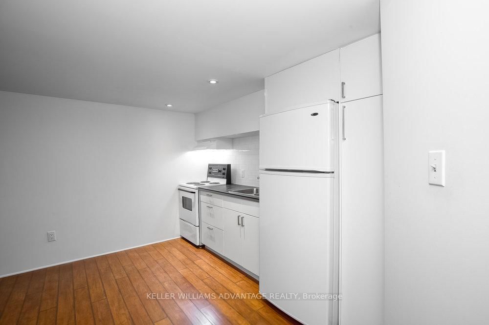 325 Perth Avenue, Unit Lower - Photo 12