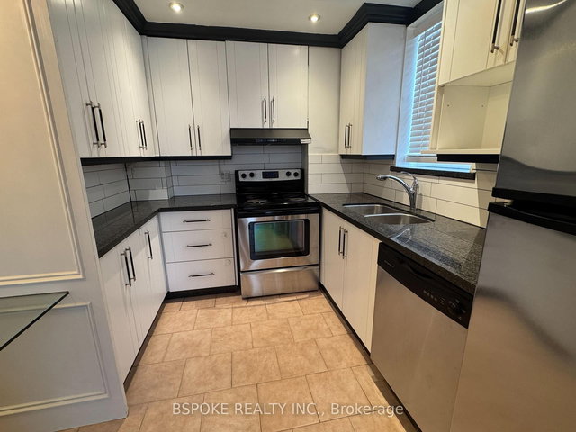 1601 - 3559 Eglinton Avenue W W