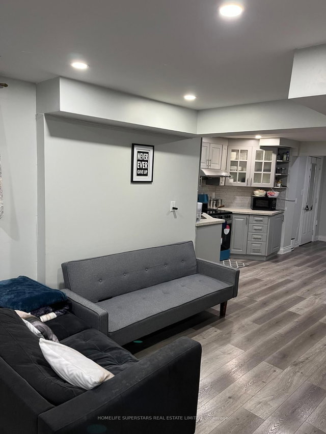 35 Wardenwood Drive