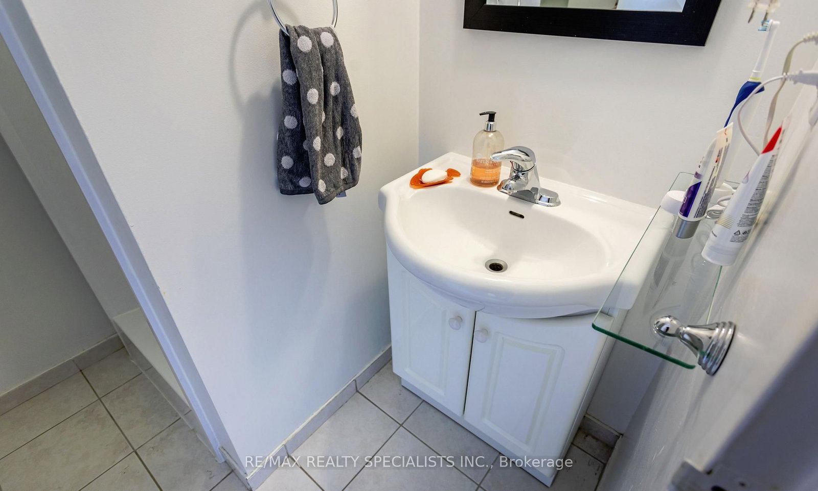966 Inverhouse Drive, Unit 402 - Photo 19