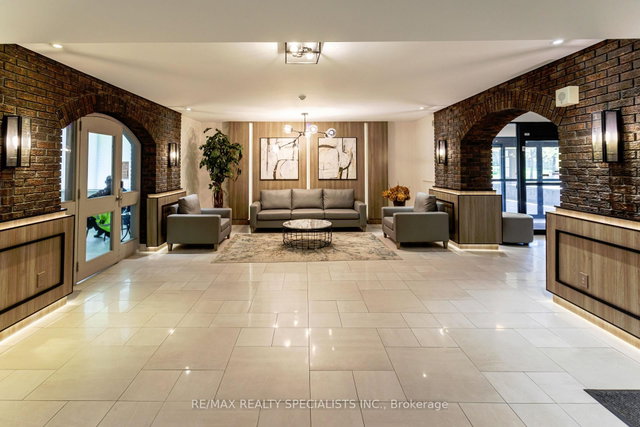 402 - 966 Inverhouse Drive