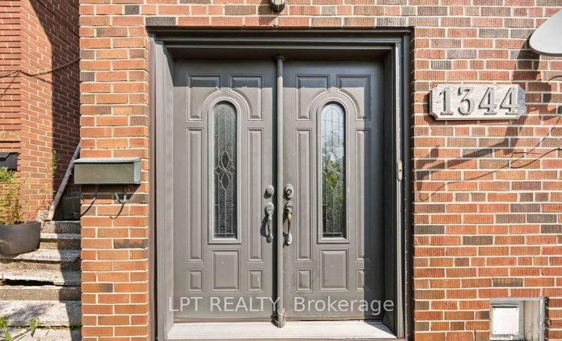 1344 Davenport Road