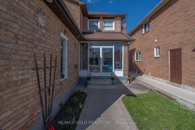 103 Lord Simcoe Drive