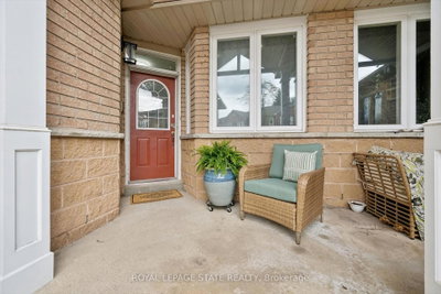 3-bed Townhouse, Condo · 833 Scollard Crt