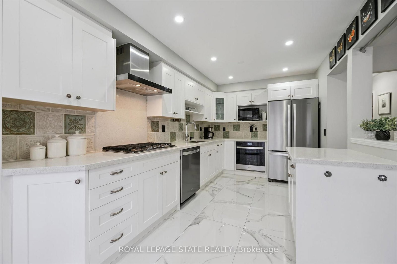 833 Scollard Court, Unit 107 - Photo 11