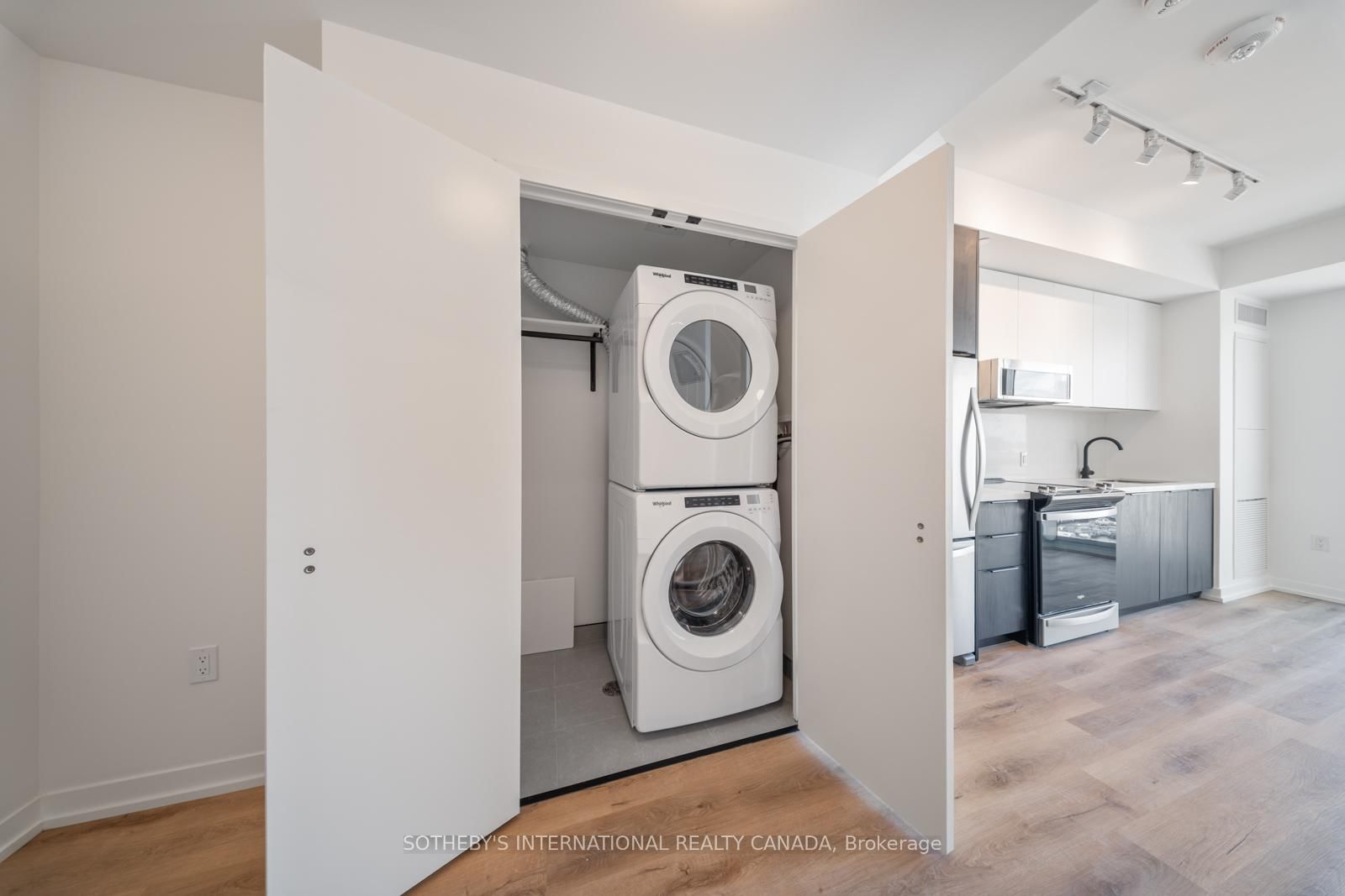 5 York Garden Way, Unit 703 - Photo 12