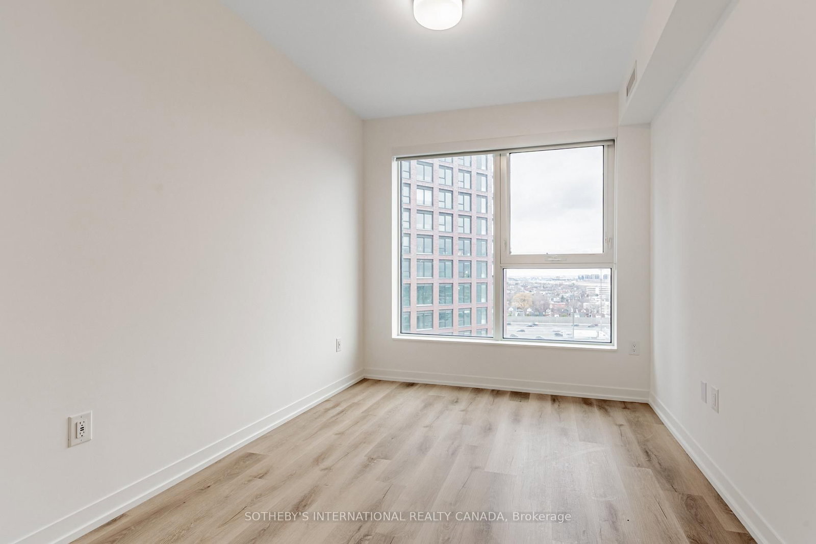 5 York Garden Way, Unit 505 - Photo 9