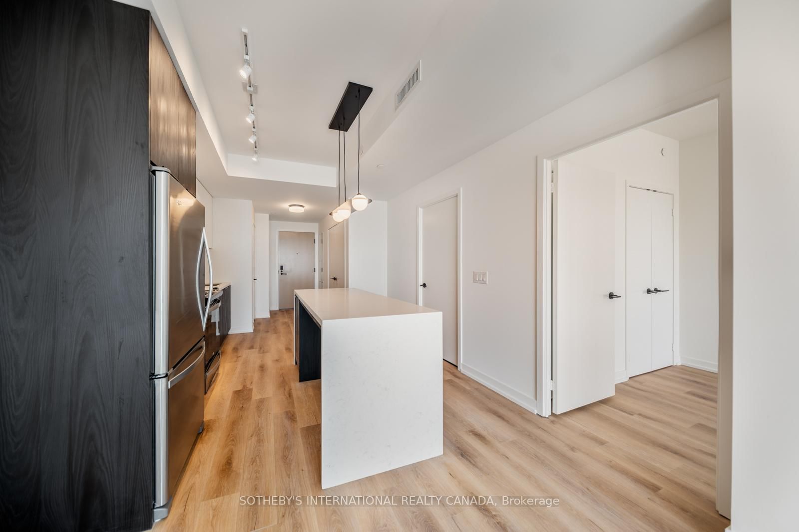 5 York Garden Way, Unit 1701 - Photo 8