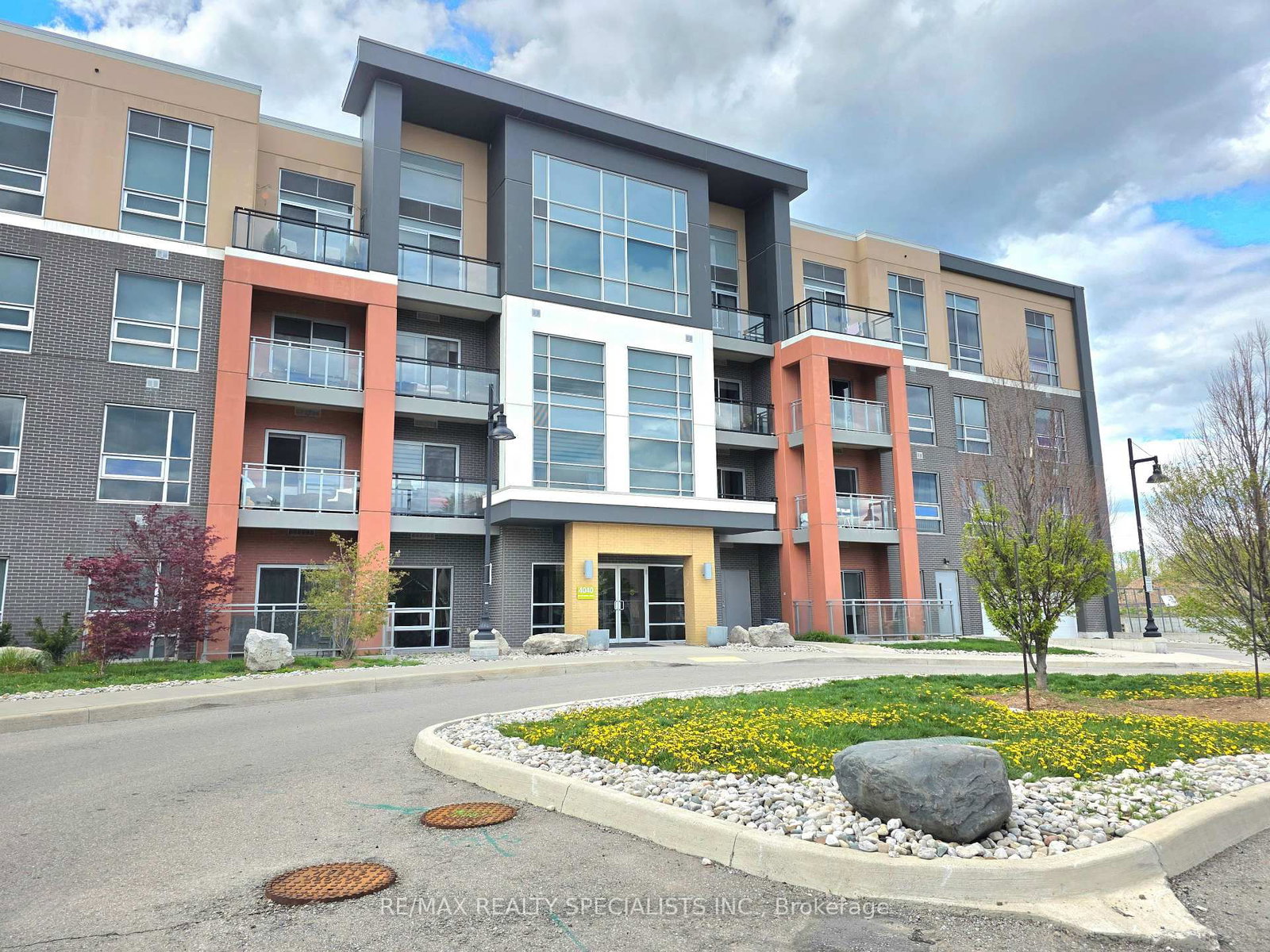 4040 Upper Middle Road, Unit 401