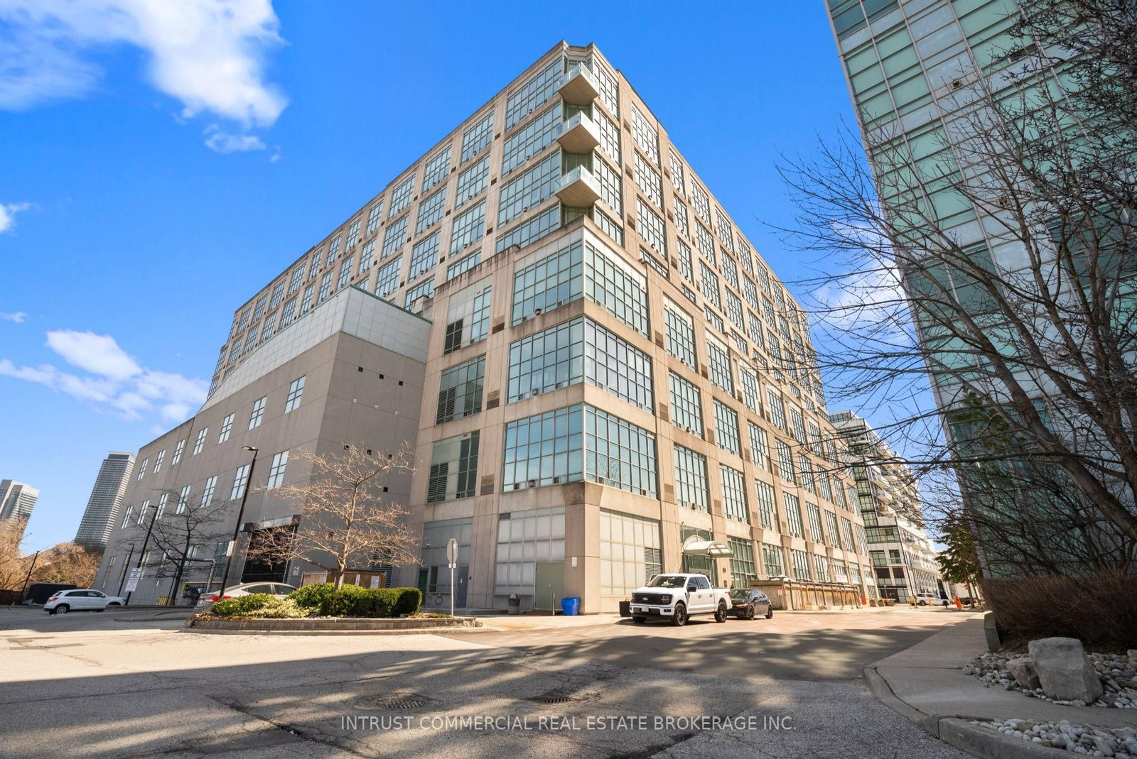 250 Manitoba Street, Unit 627