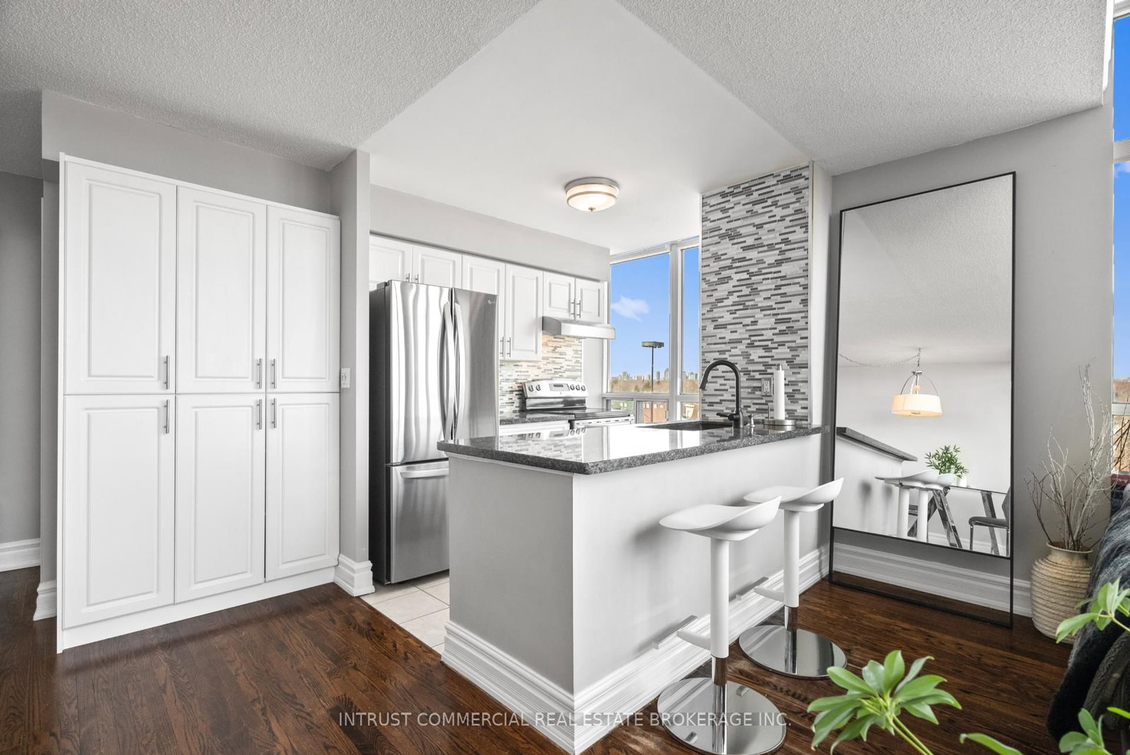 250 Manitoba Street, Unit 627 - Photo 8