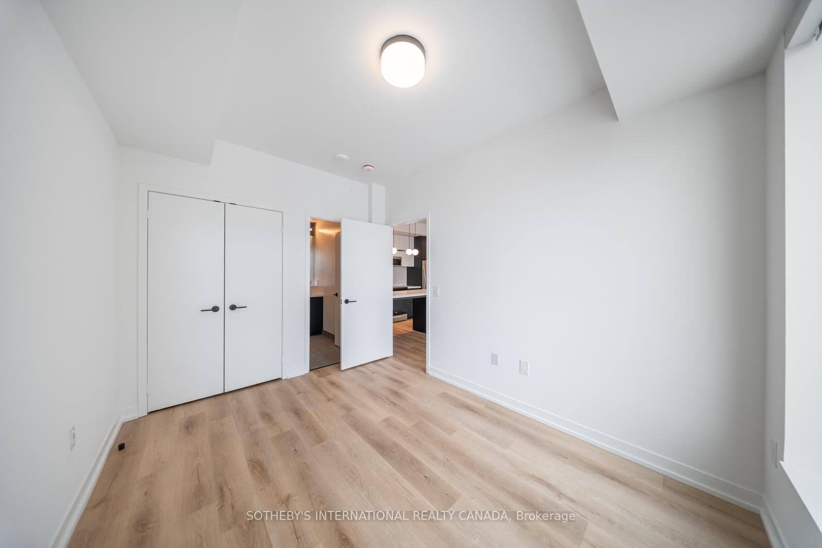 5 York Garden Way, Unit 911 - Photo 16