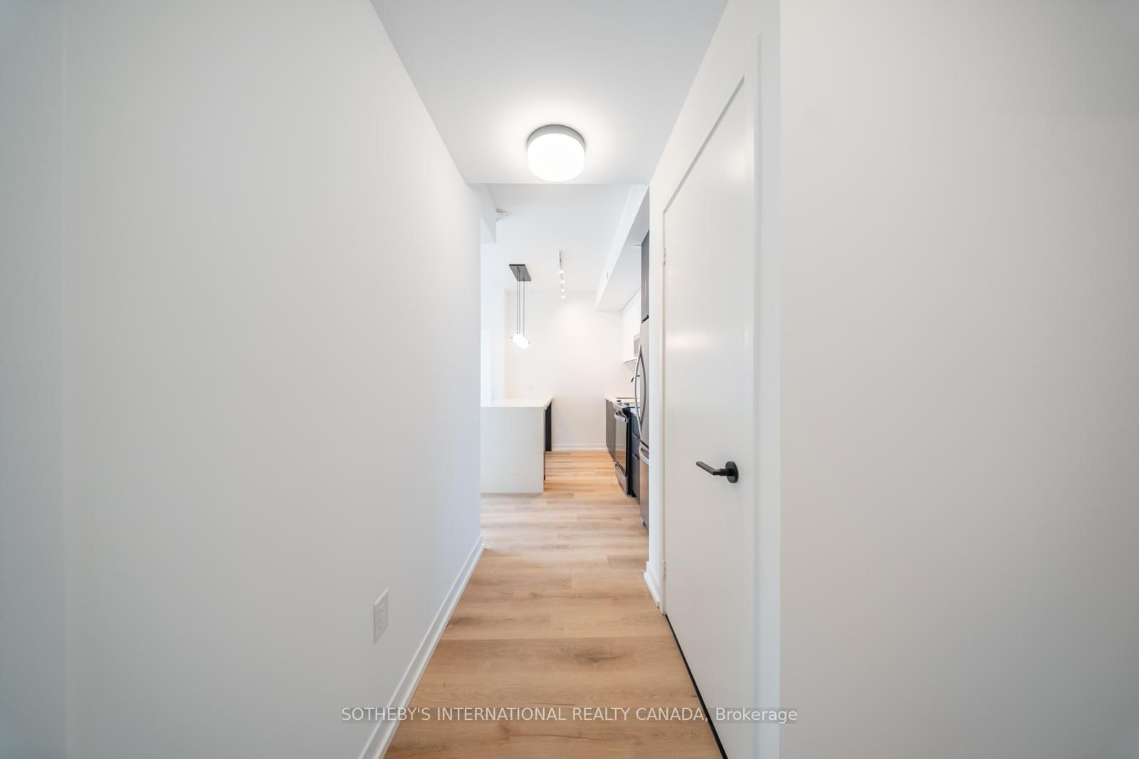 5 York Garden Way, Unit 911 - Photo 3