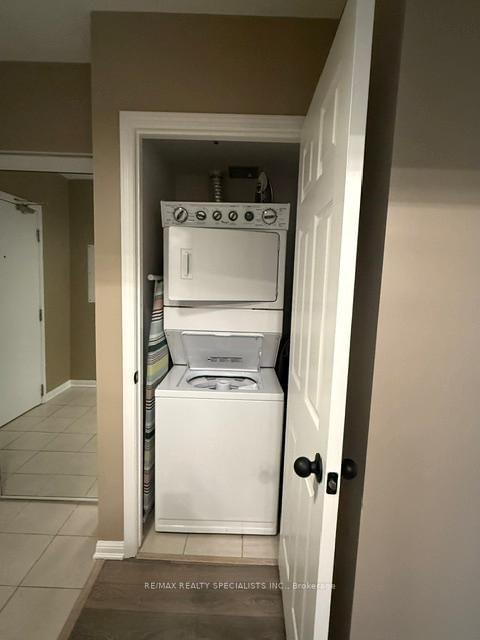 70 BAYCLIFFE Crescent, Unit 203 - Photo 15