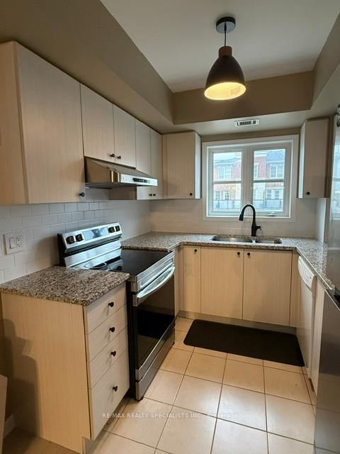 70 BAYCLIFFE Crescent, Unit 203 - Photo 32
