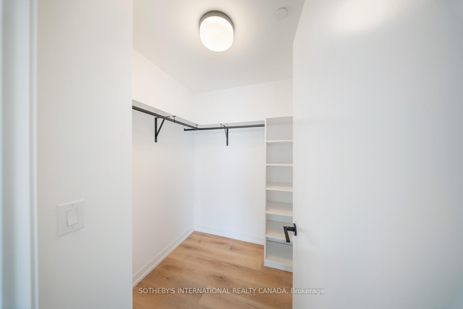 5 York Garden Way, Unit 502 - Photo 20