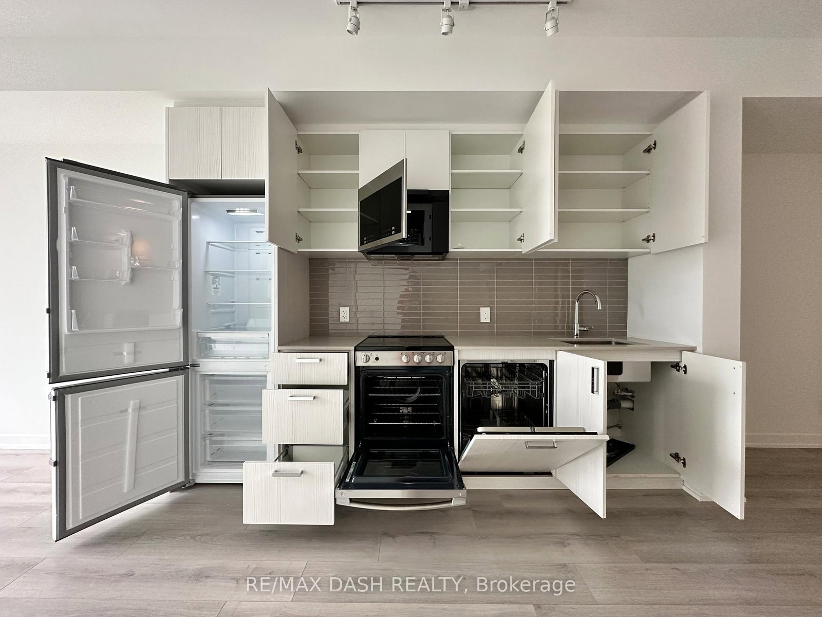 1787 St. Clair Avenue W, Unit 420 - Photo 12