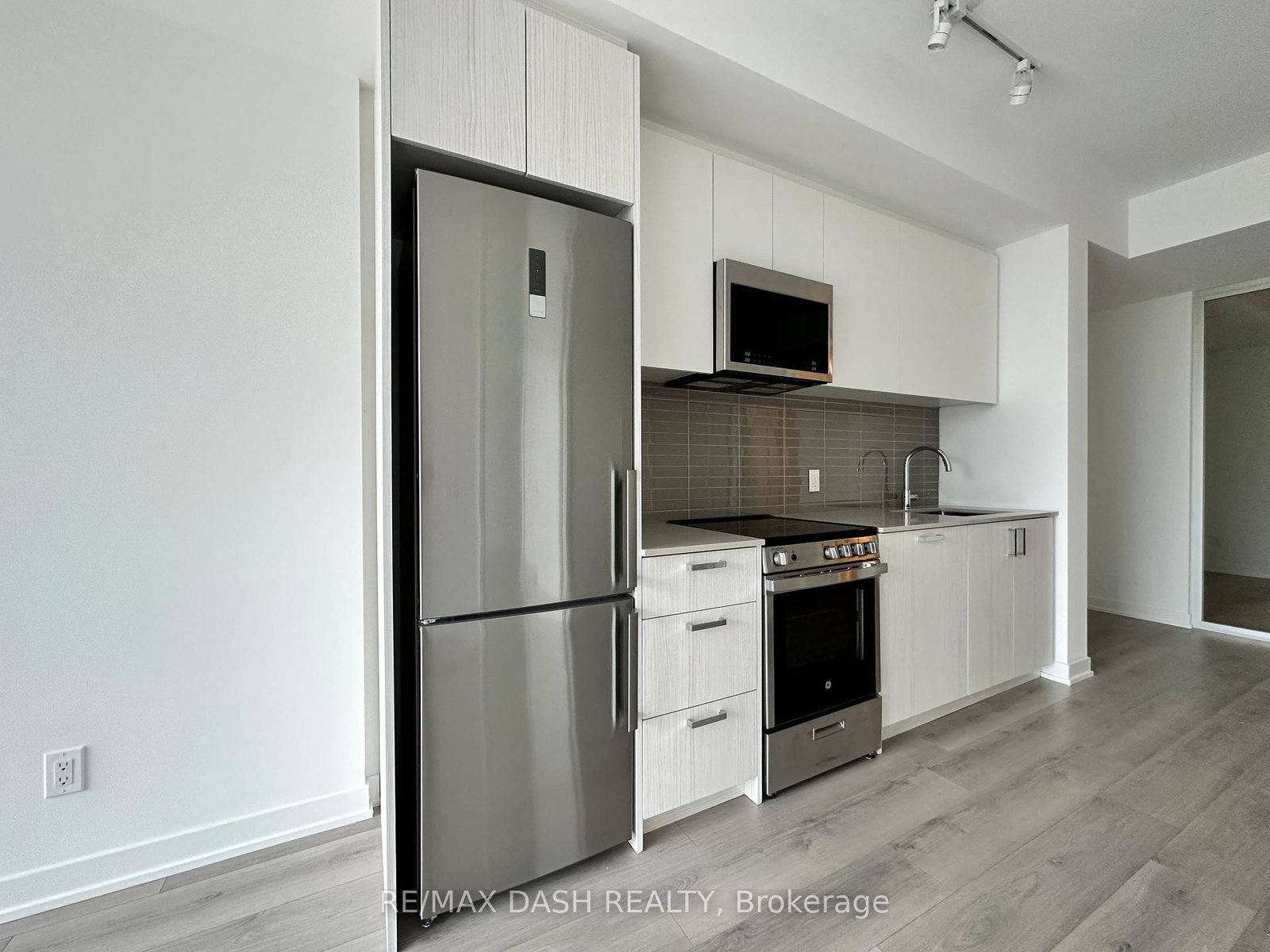 1787 St. Clair Avenue W, Unit 420 - Photo 13