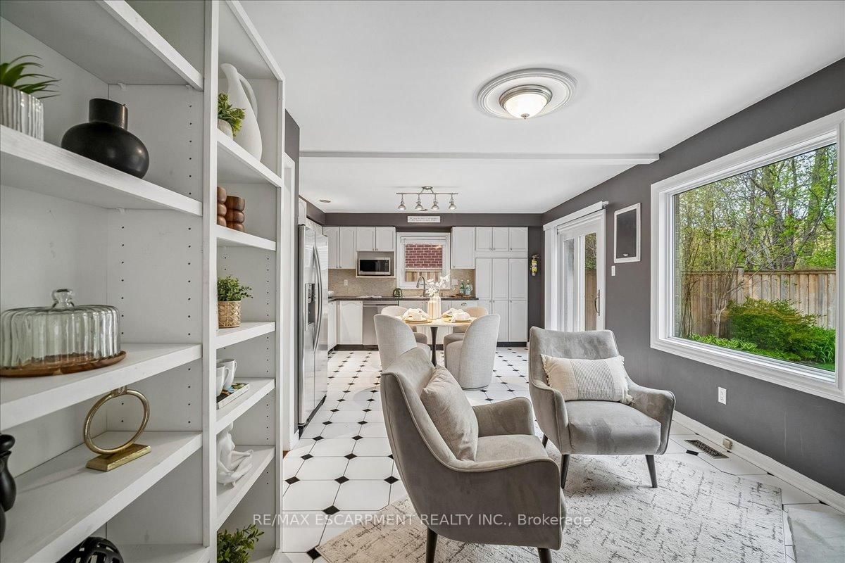 1257 McCraney Street E - Photo 17