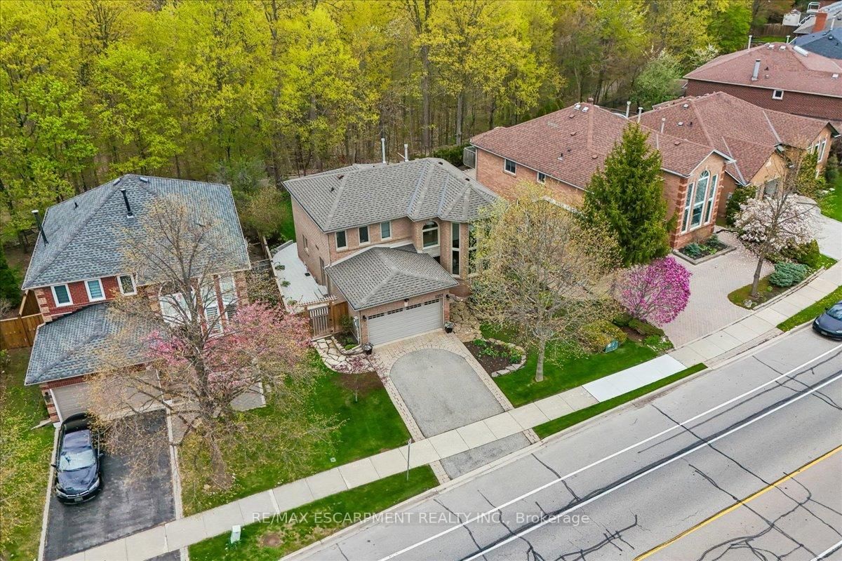 1257 McCraney Street E - Photo 2