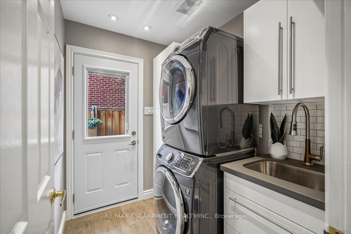 1257 McCraney Street E - Photo 23