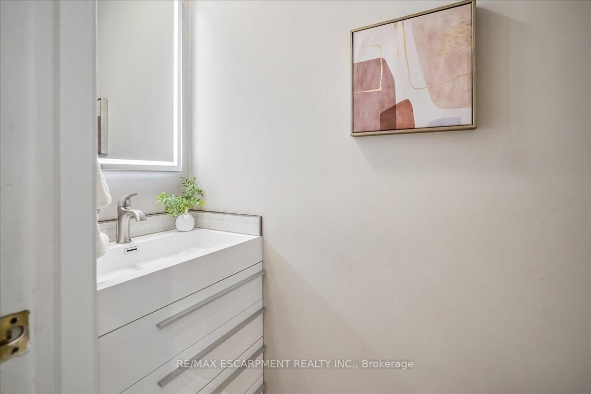 1257 McCraney Street E - Photo 24