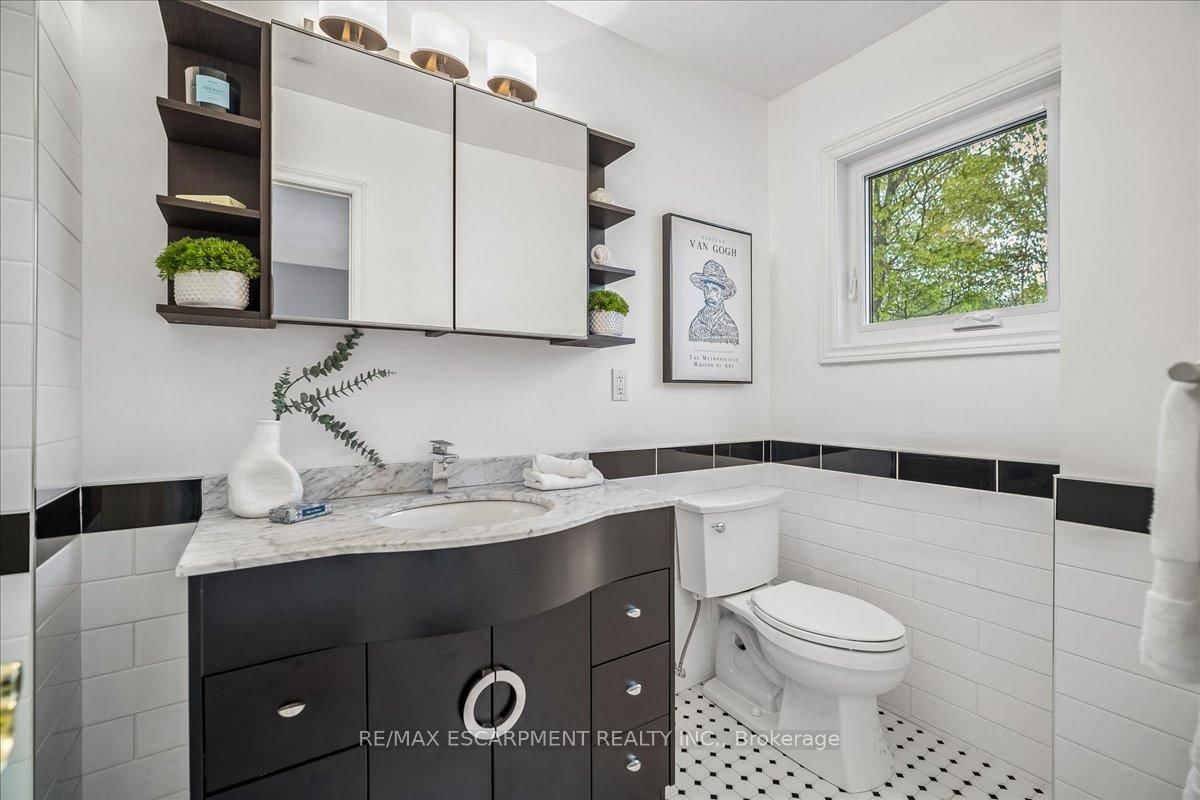 1257 McCraney Street E - Photo 31