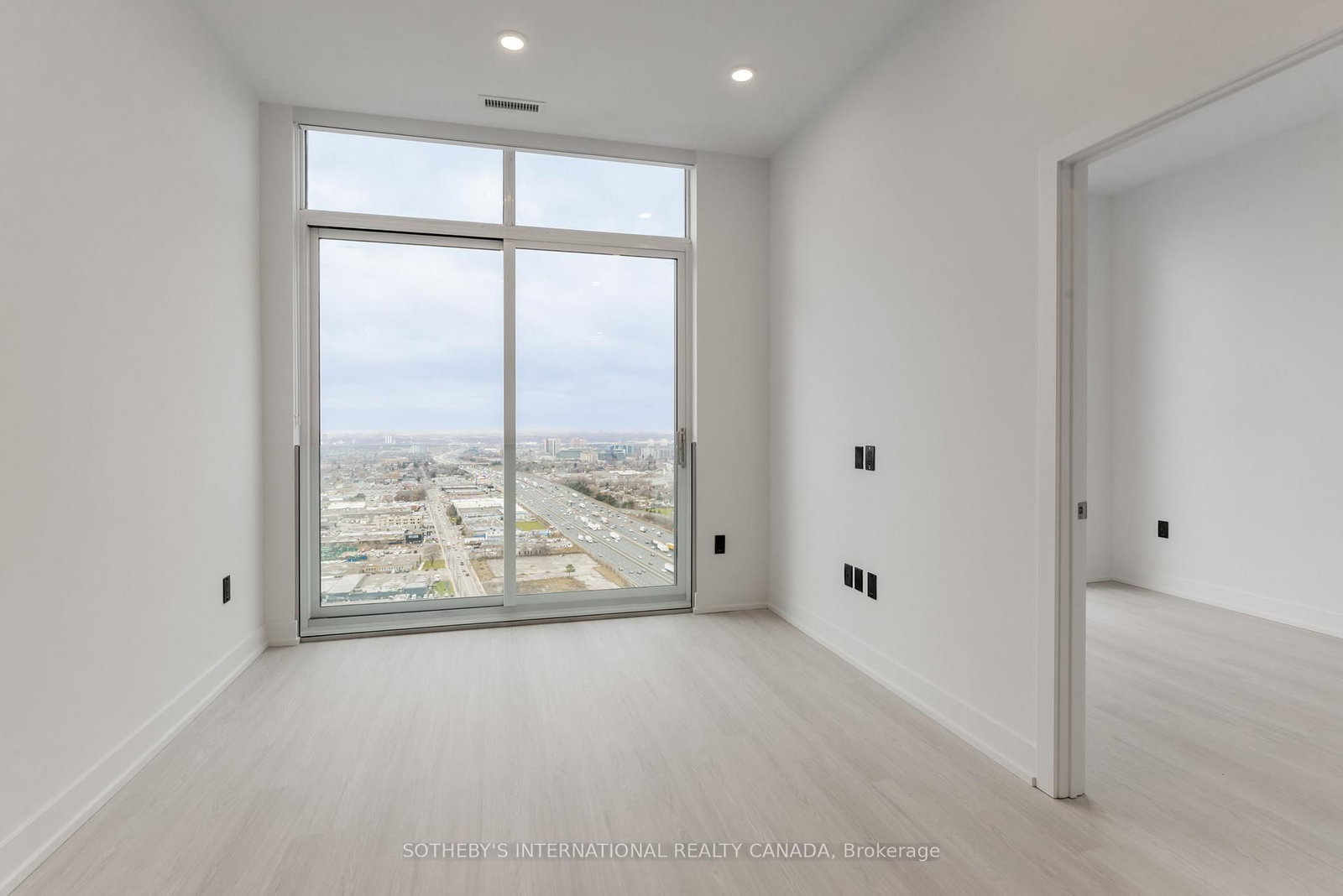 31 York Garden Way, Unit 505 - Photo 7