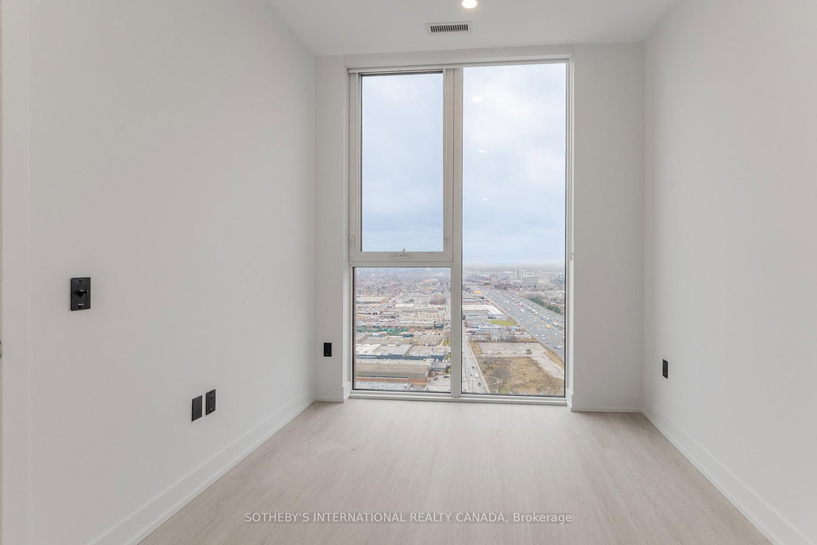 31 York Garden Way, Unit 505 - Photo 8