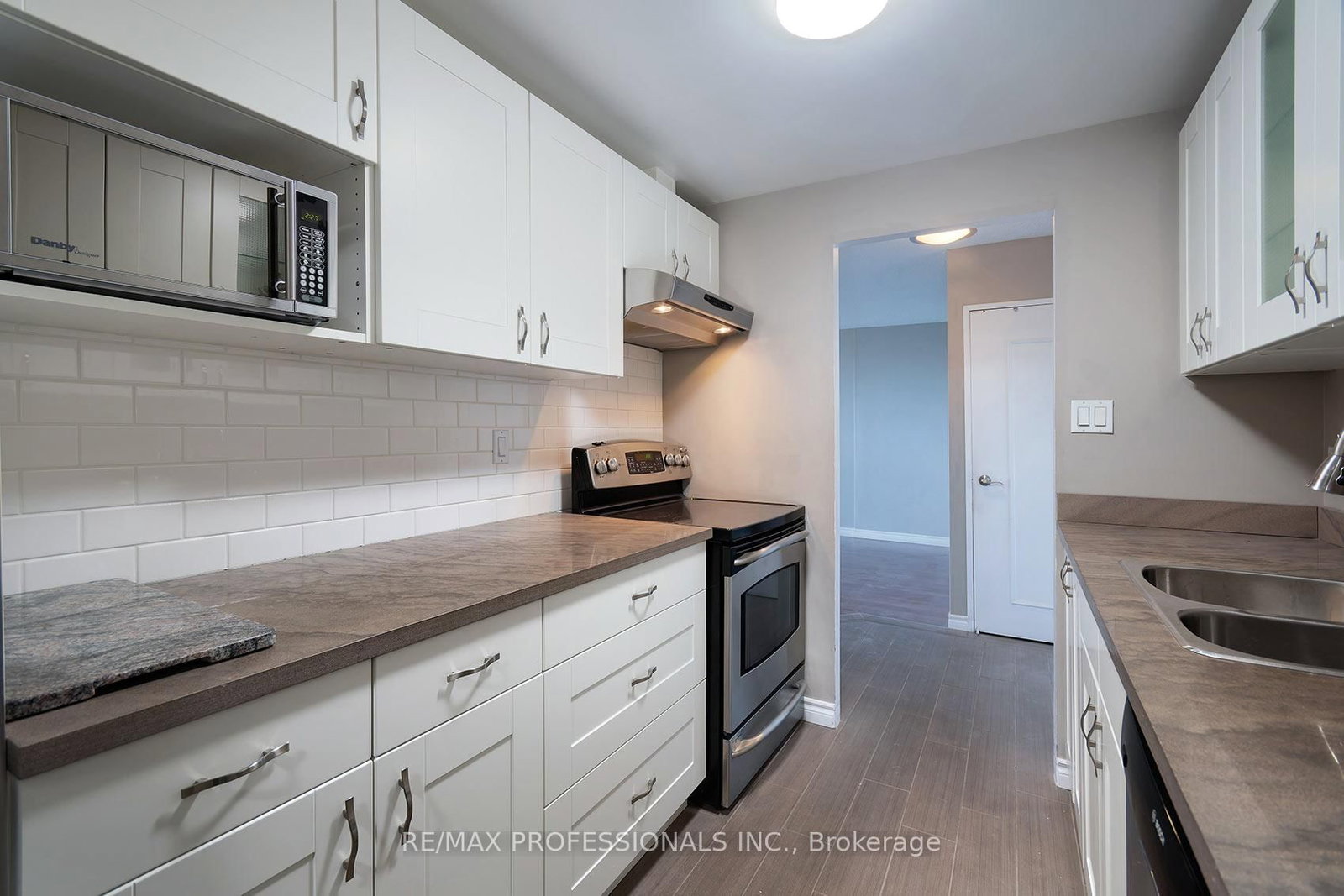 812 Burnhamthorpe Road, Unit 1504 - Photo 17