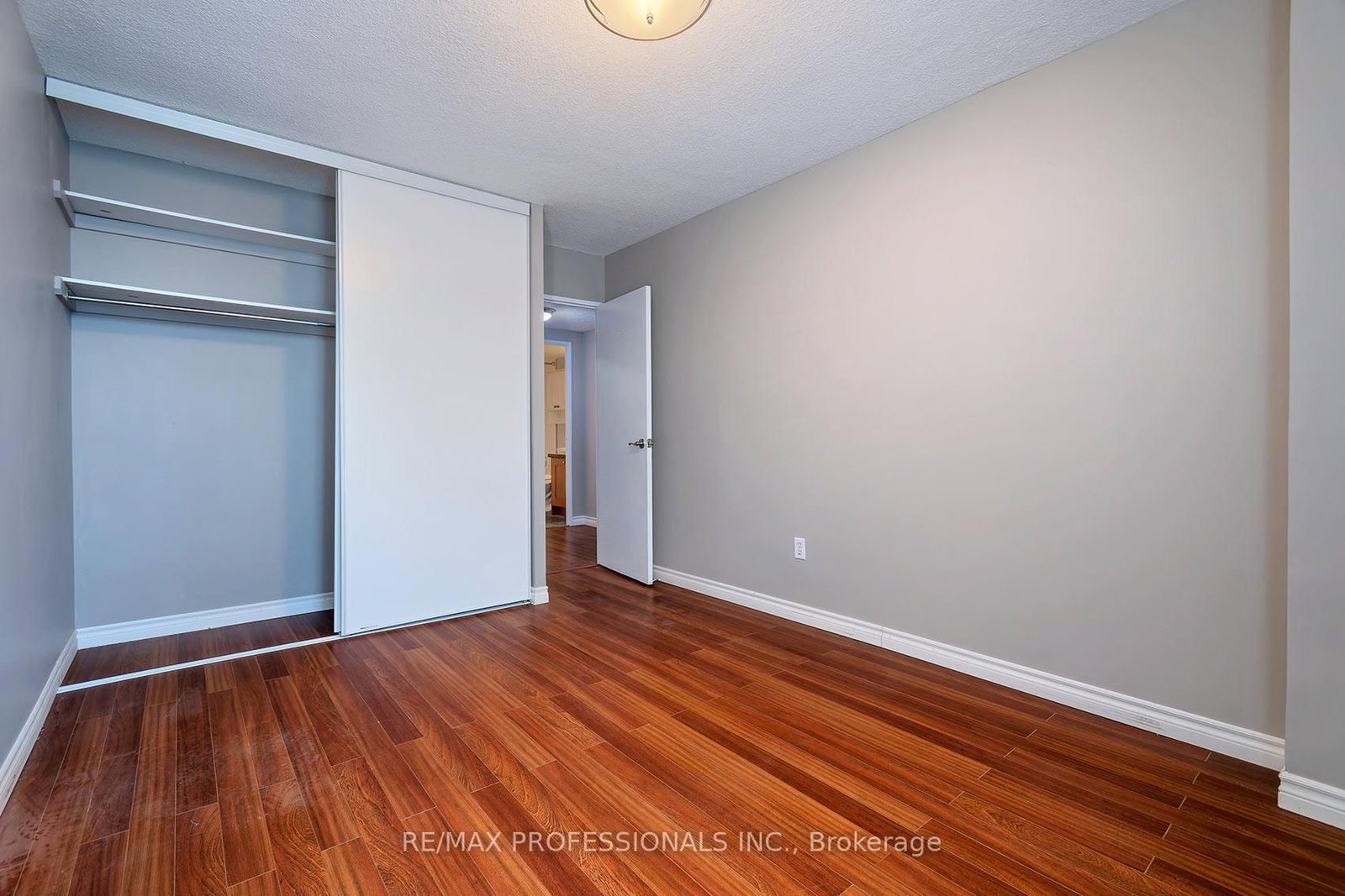 812 Burnhamthorpe Road, Unit 1504 - Photo 32