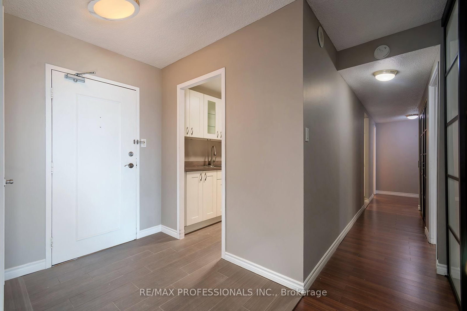 812 Burnhamthorpe Road, Unit 1504 - Photo 4