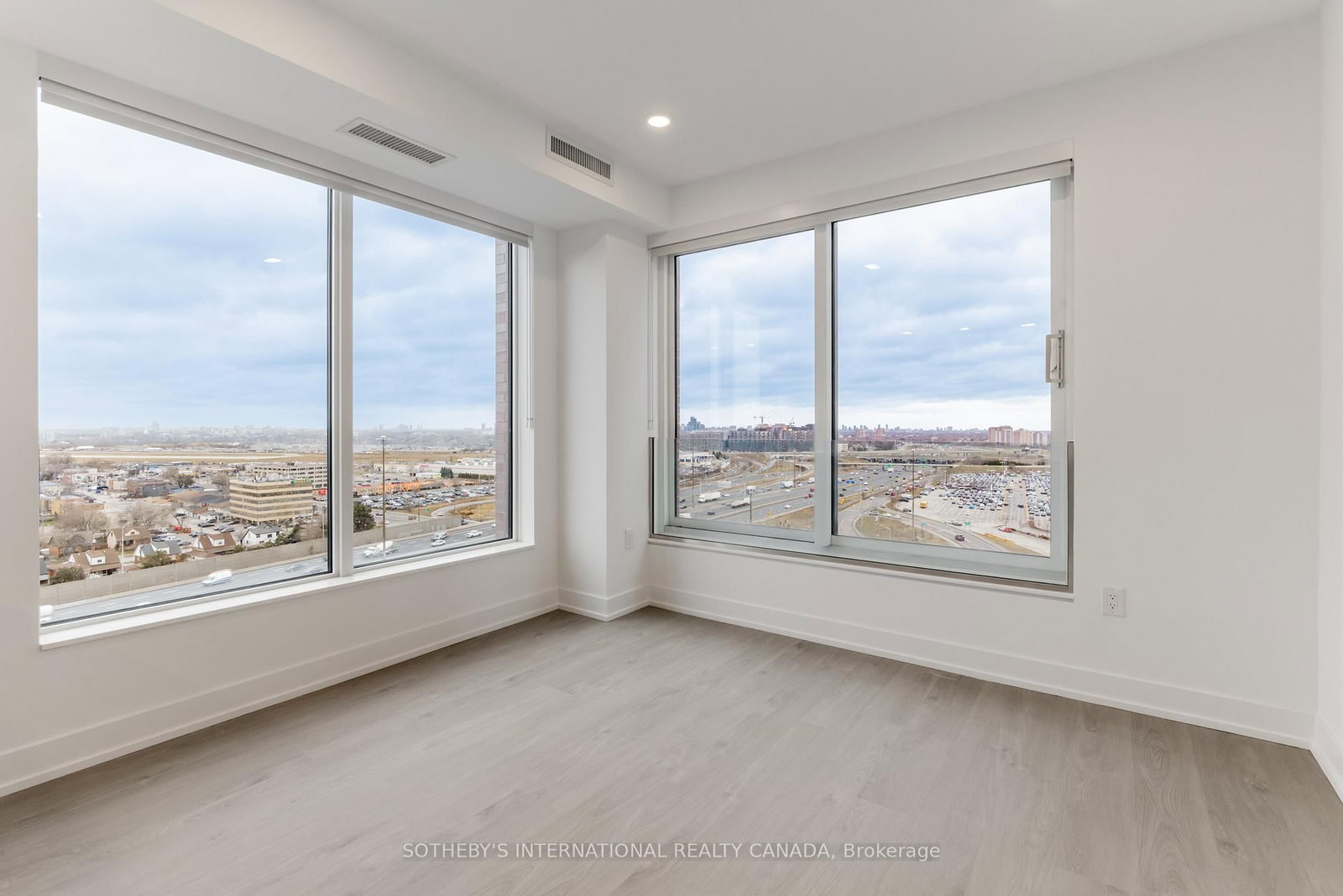 31 York Garden Way, Unit 808 - Photo 33