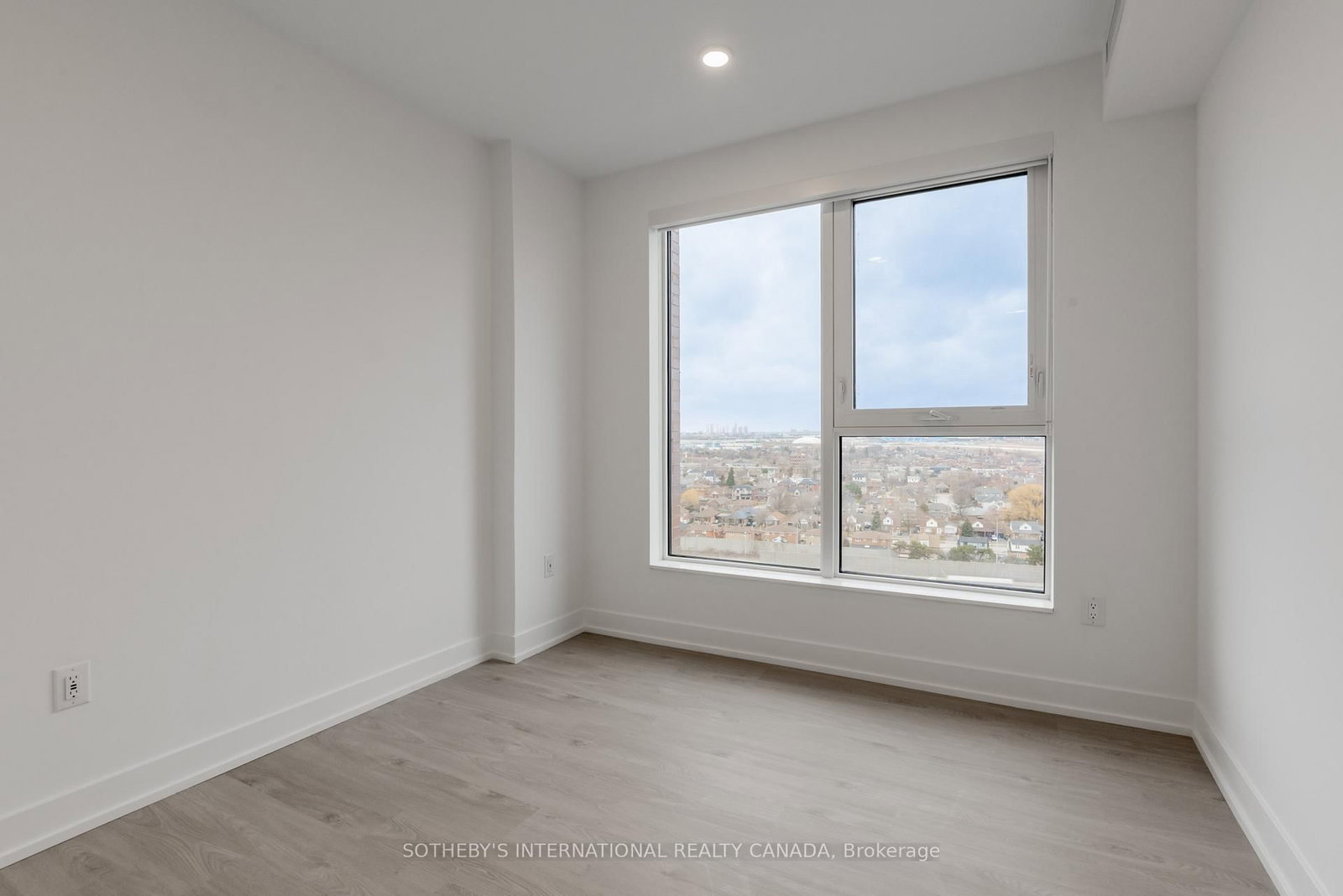 31 York Garden Way, Unit 808 - Photo 34