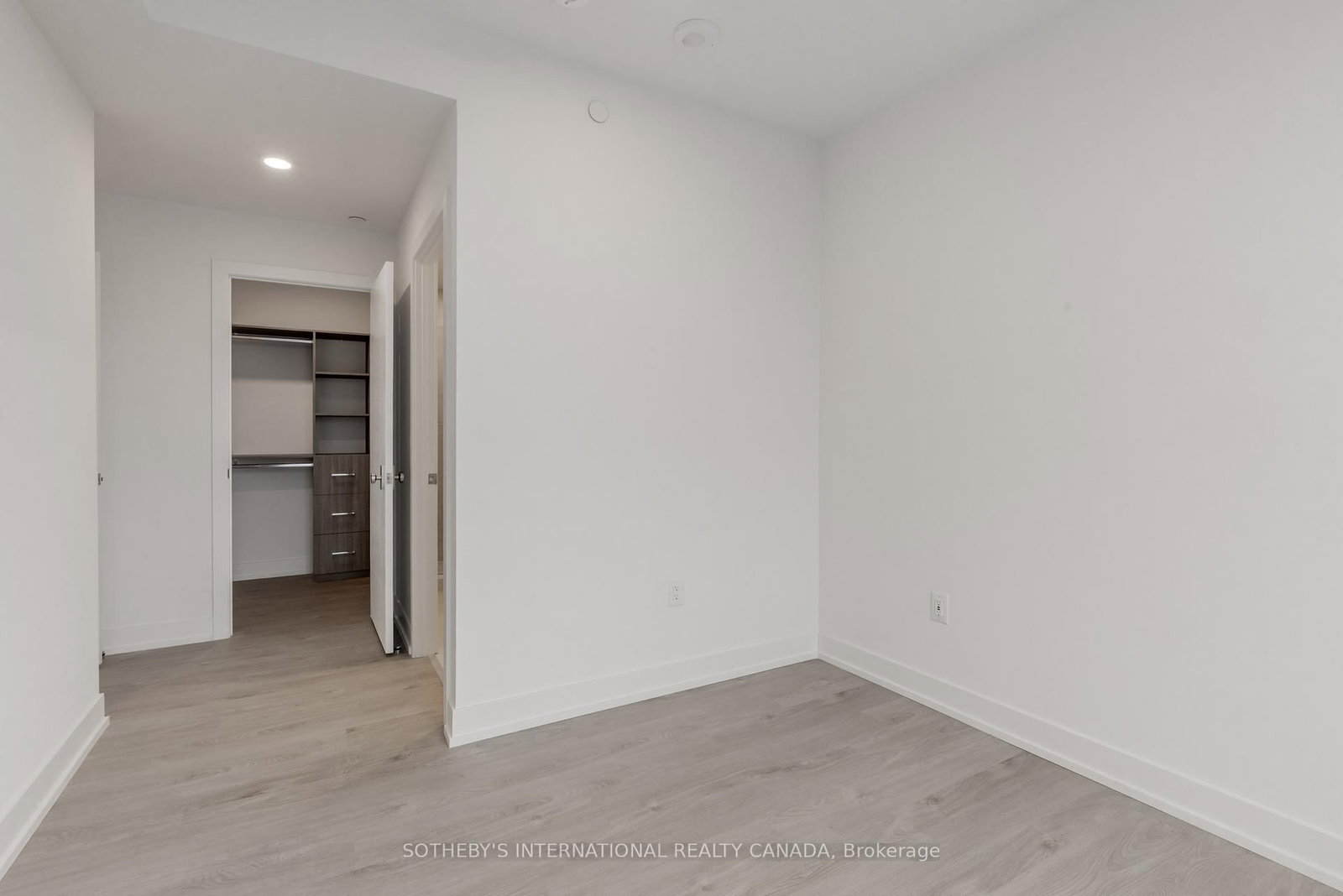 31 York Garden Way, Unit 808 - Photo 35