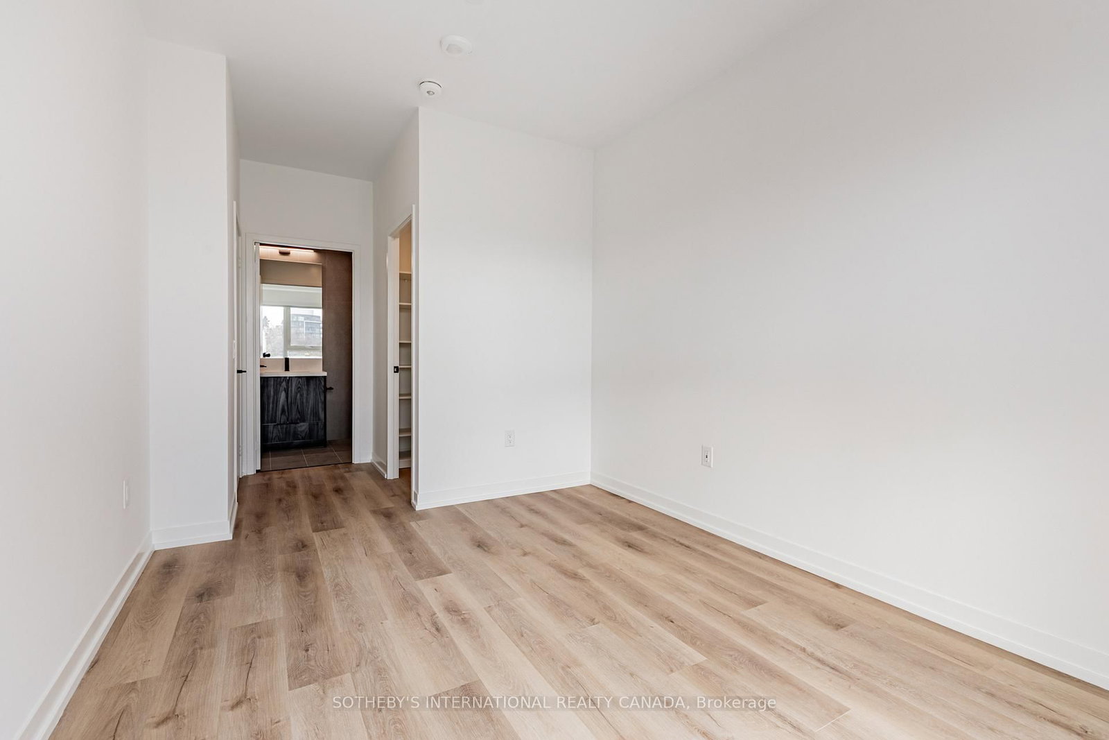 31 York Garden Way, Unit 104 - Photo 12