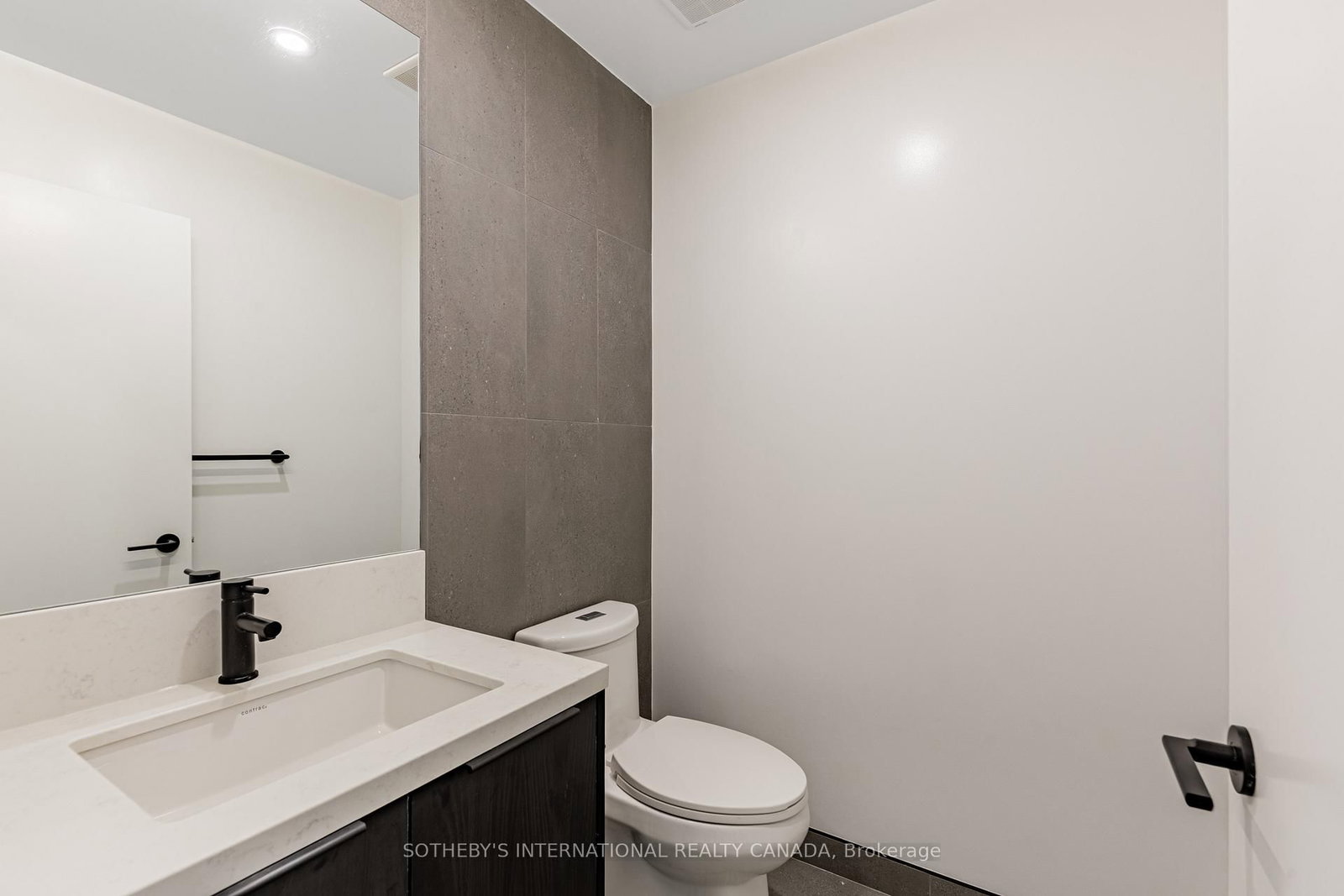 31 York Garden Way, Unit 104 - Photo 17