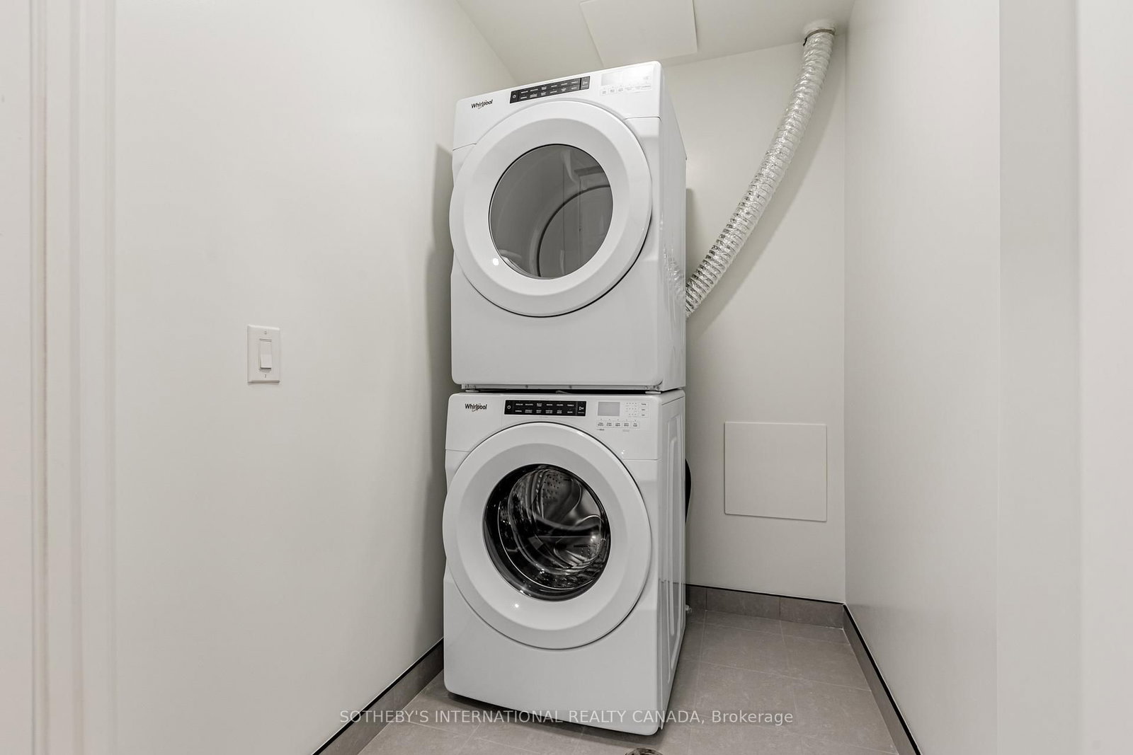 31 York Garden Way, Unit 104 - Photo 8