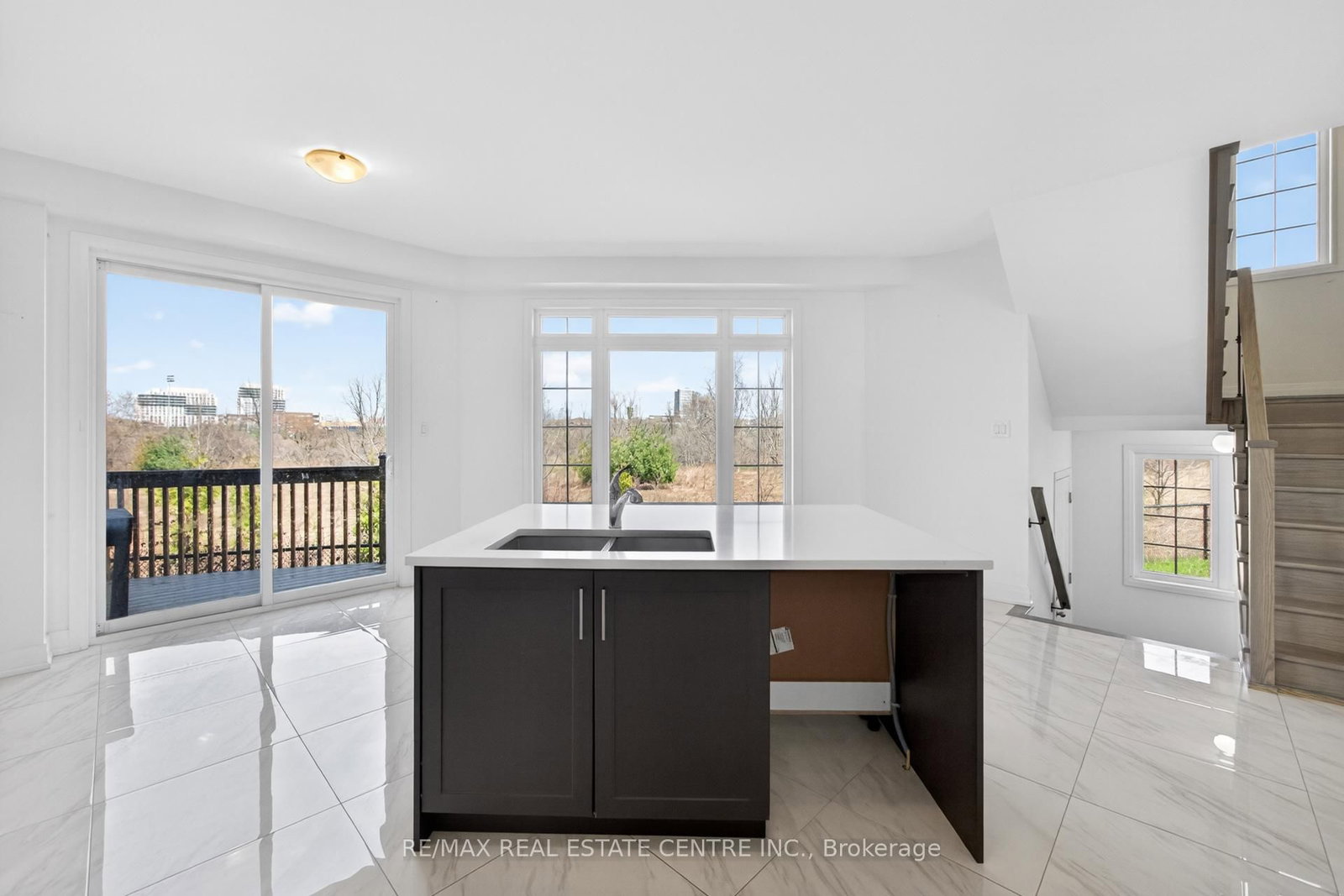 423 Royal West Drive - Photo 13