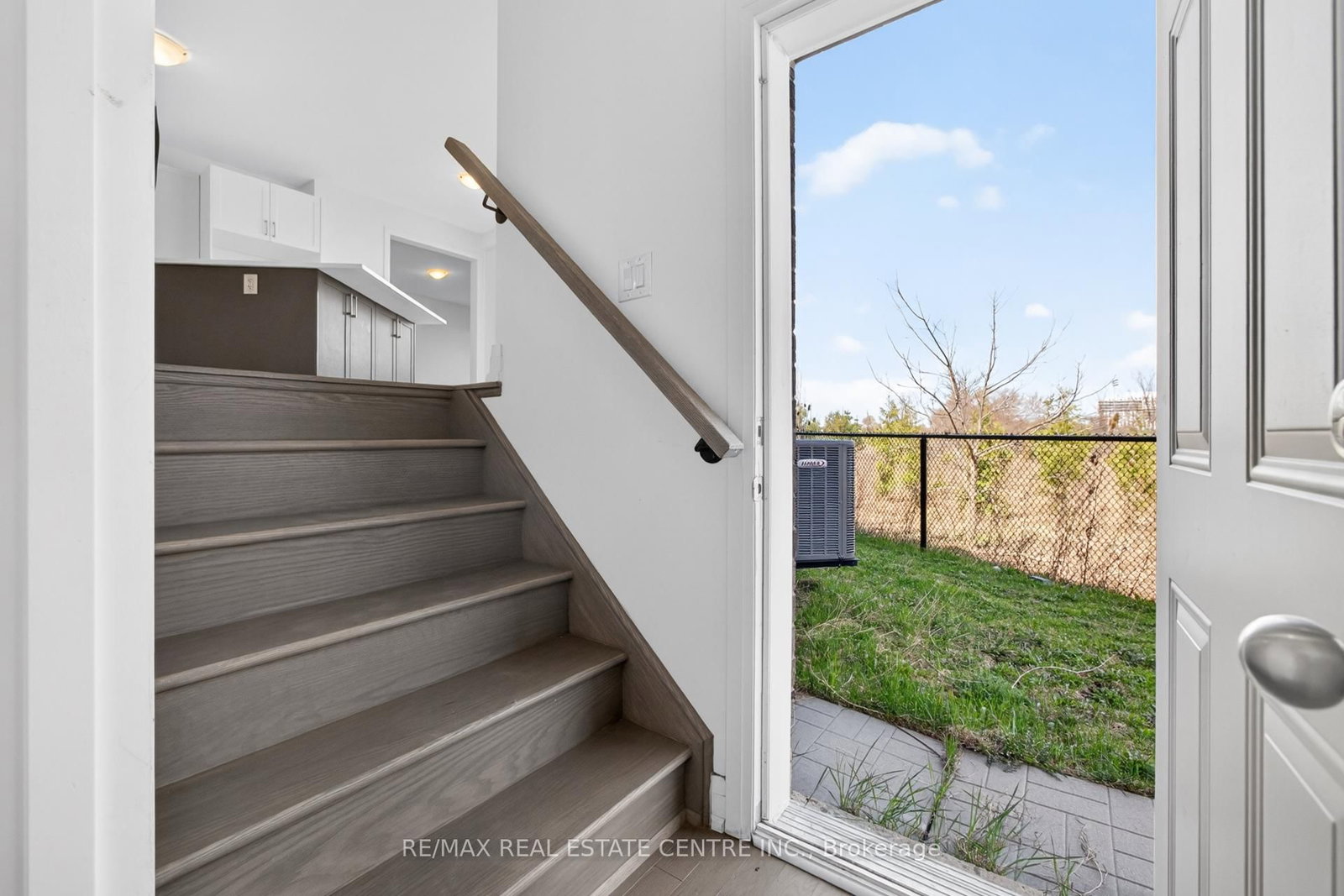 423 Royal West Drive - Photo 19