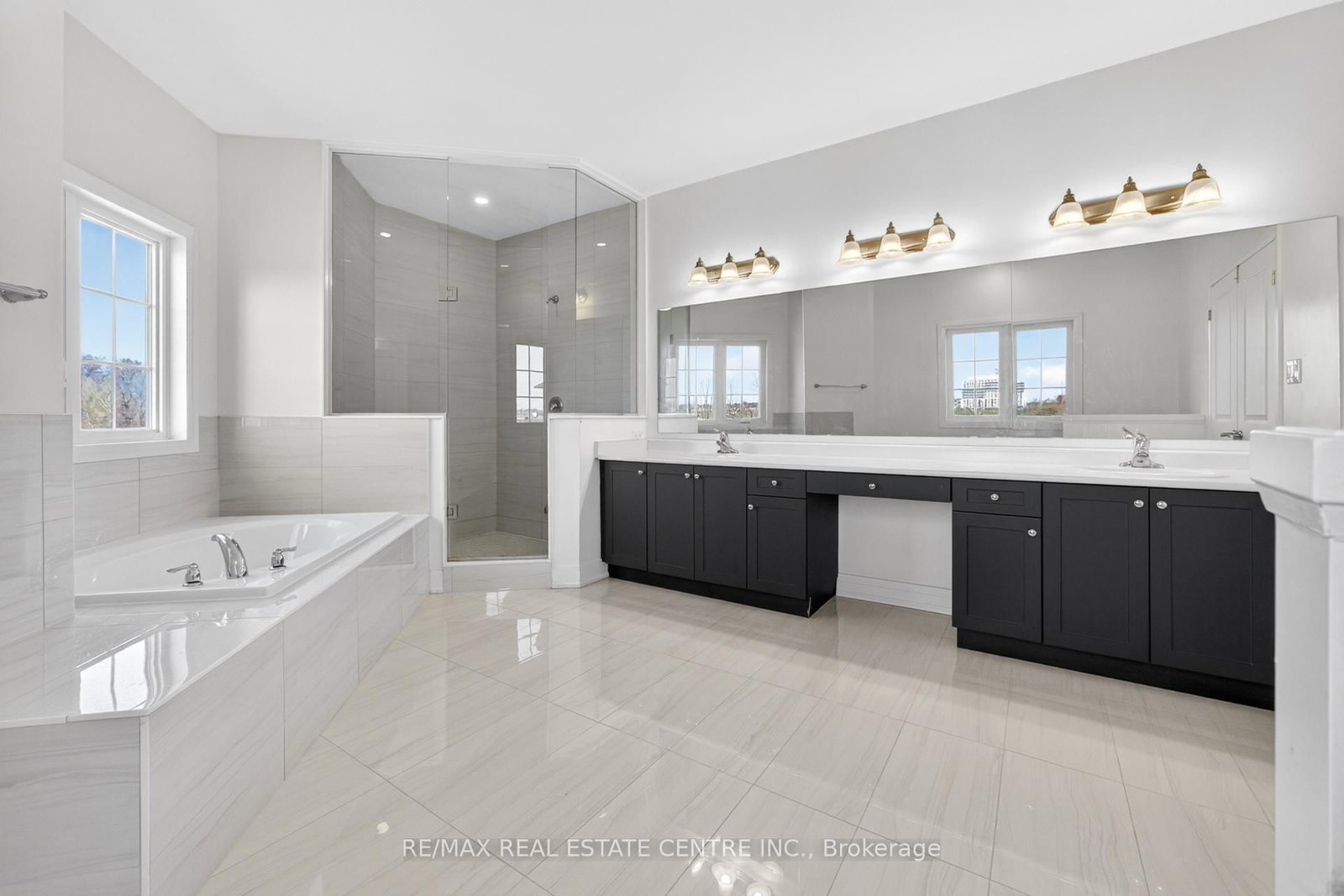 423 Royal West Drive - Photo 39